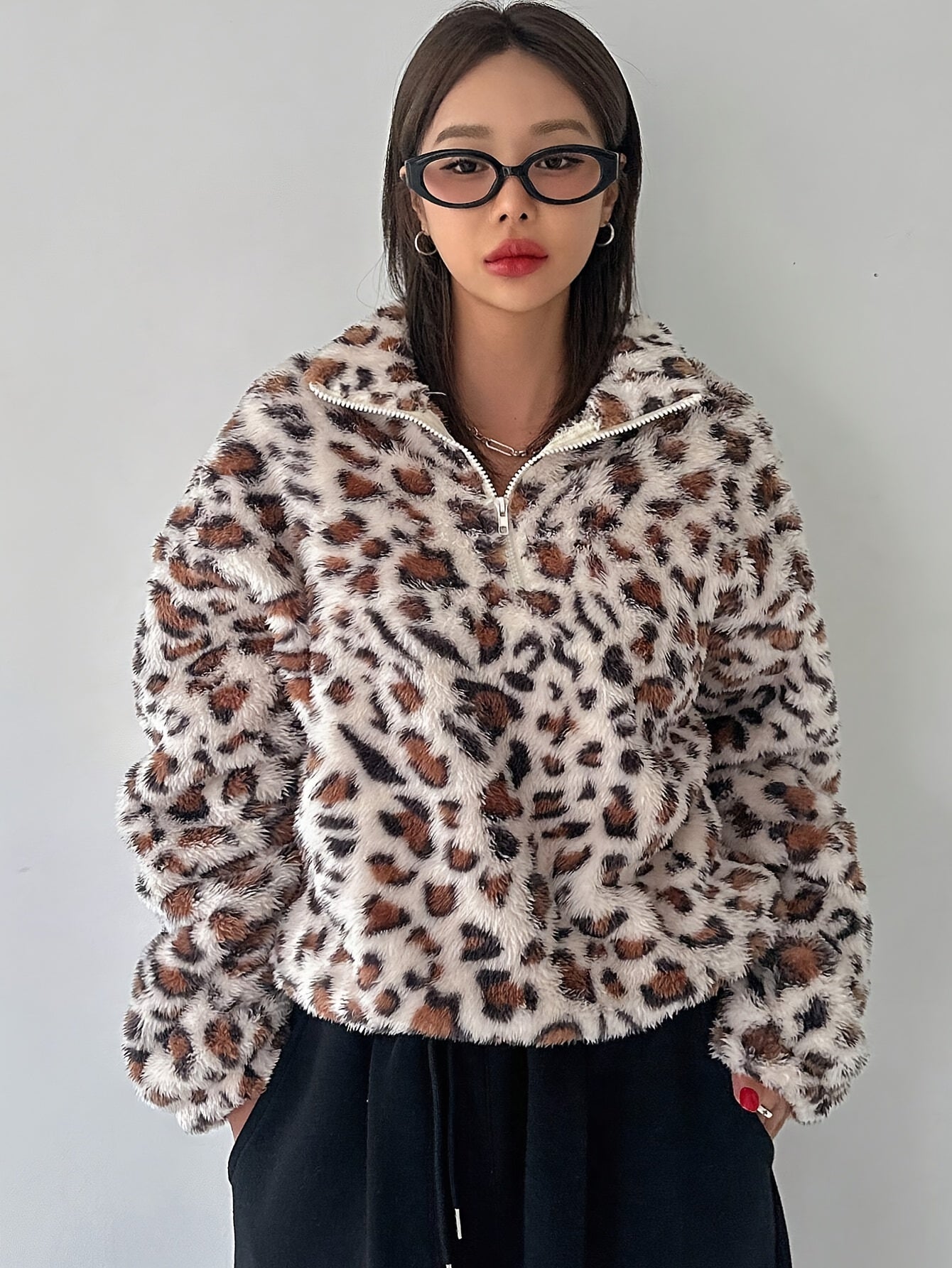 Elegant Leopard Print Plush Hoodie – Soft Fleece-Lined Zip Jacket
