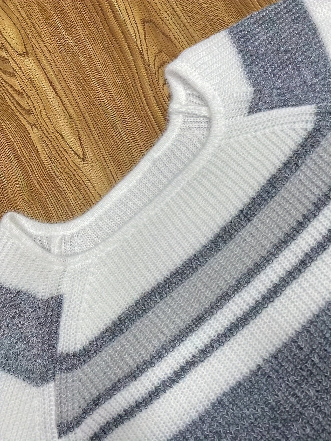 Women’s Plush Color-Block Sweater – Soft Fleece Pullover for Fall/Winter