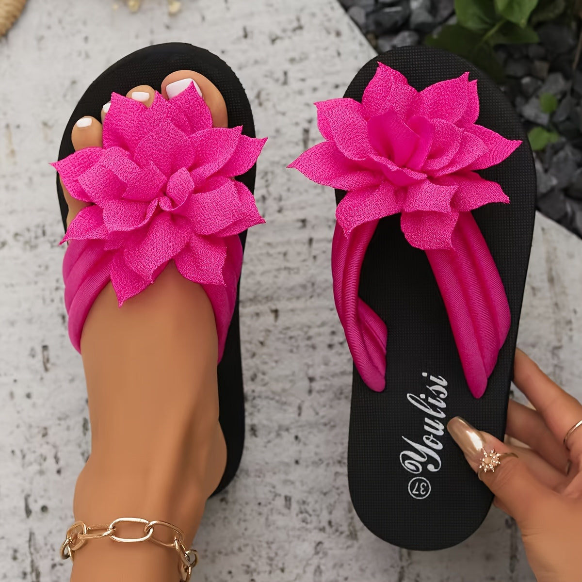 Sandales fleuries à coupe large pour femmes – Tongs plates et décontractées