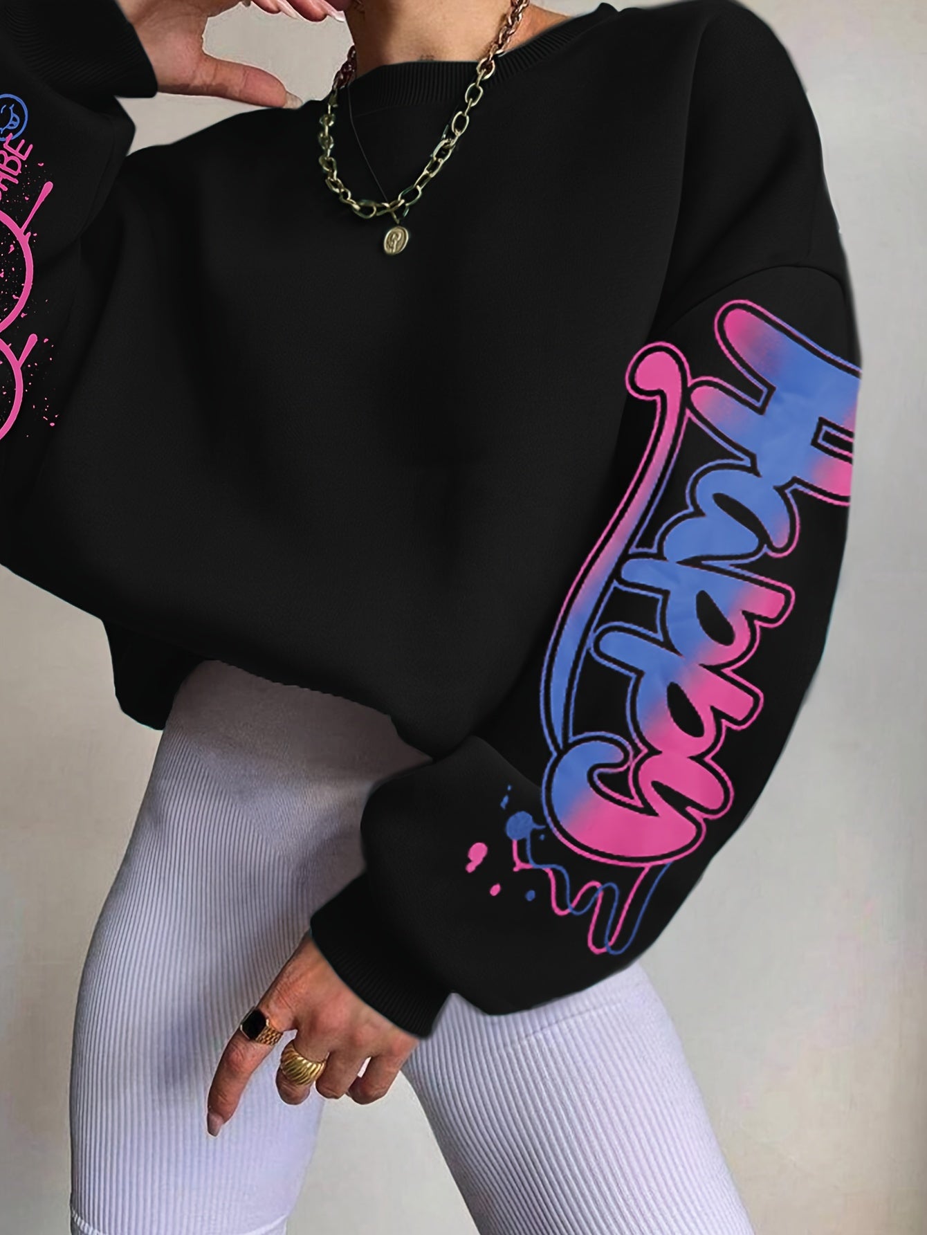 Women’s Graffiti Letter Sweatshirt – Black Artistic Fall/Winter Pullover