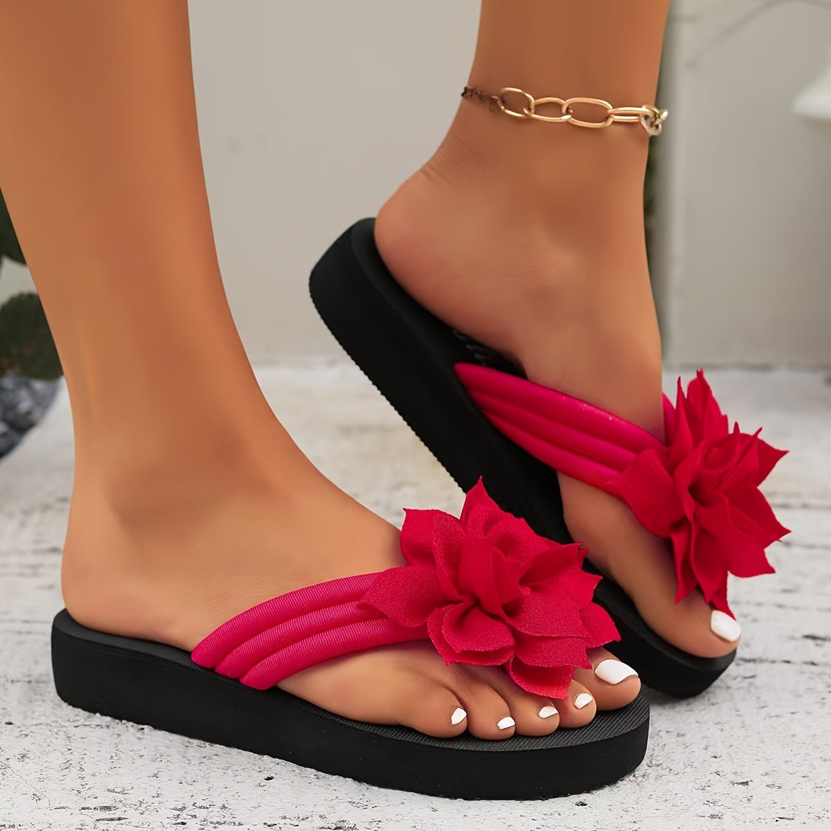 Sandales fleuries à coupe large pour femmes – Tongs plates et décontractées