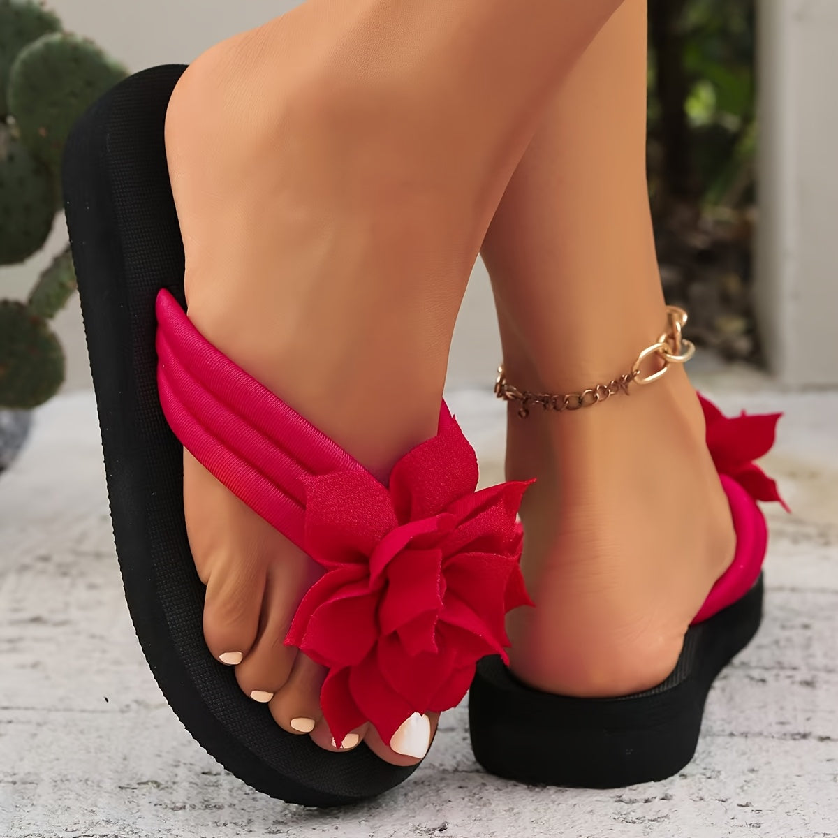 Sandales fleuries à coupe large pour femmes – Tongs plates et décontractées