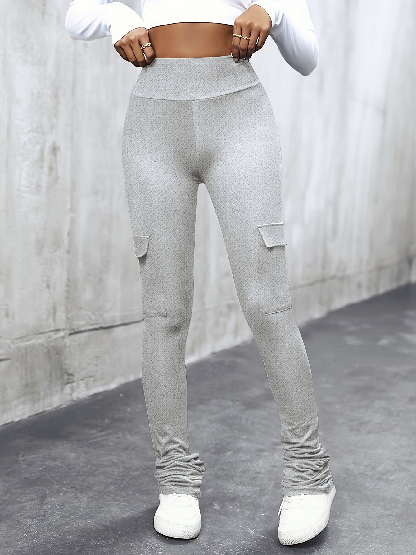 Flared Cargo Pants – Women’s Fitted High-Stretch Trousers with Pockets