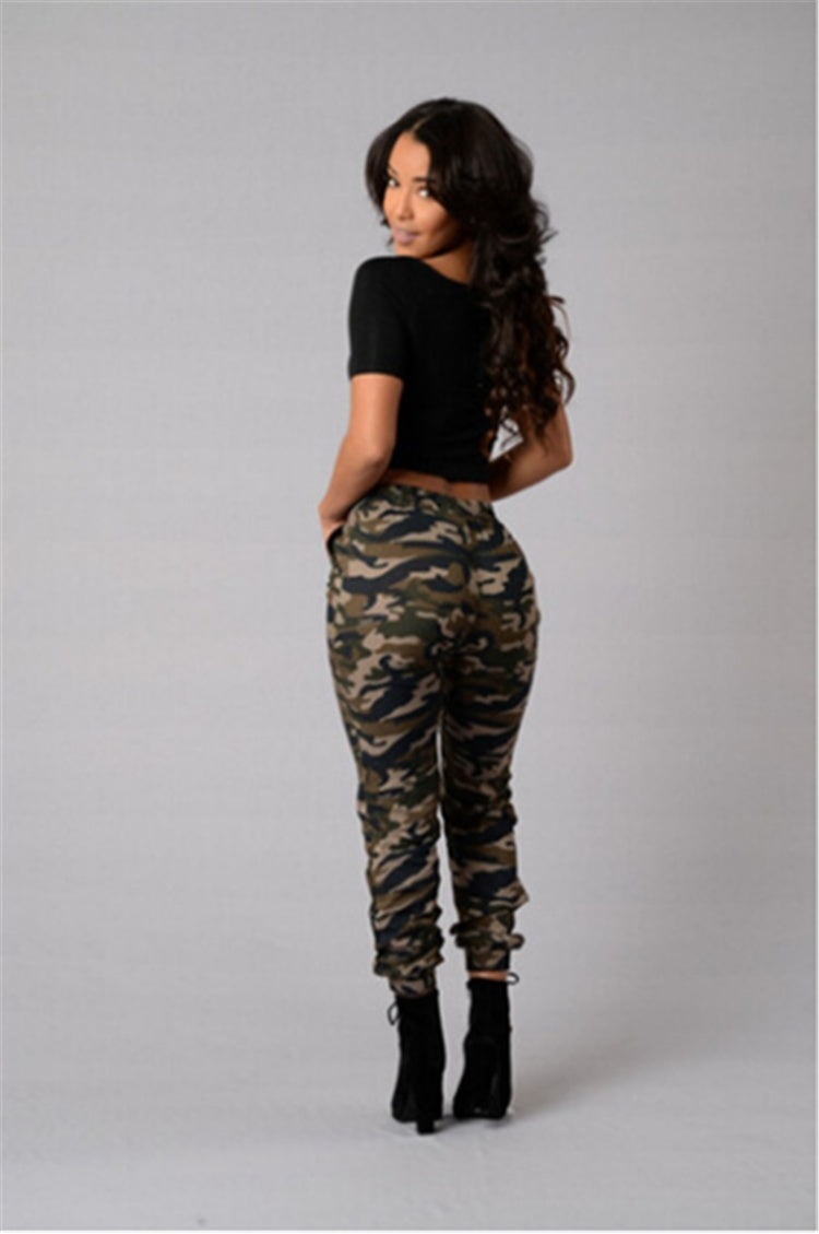 Loom & Soul Women’s Camouflage Print Trousers – High-Street Camo Pants with Mid-Waist Fit and Slim Tapered Leg