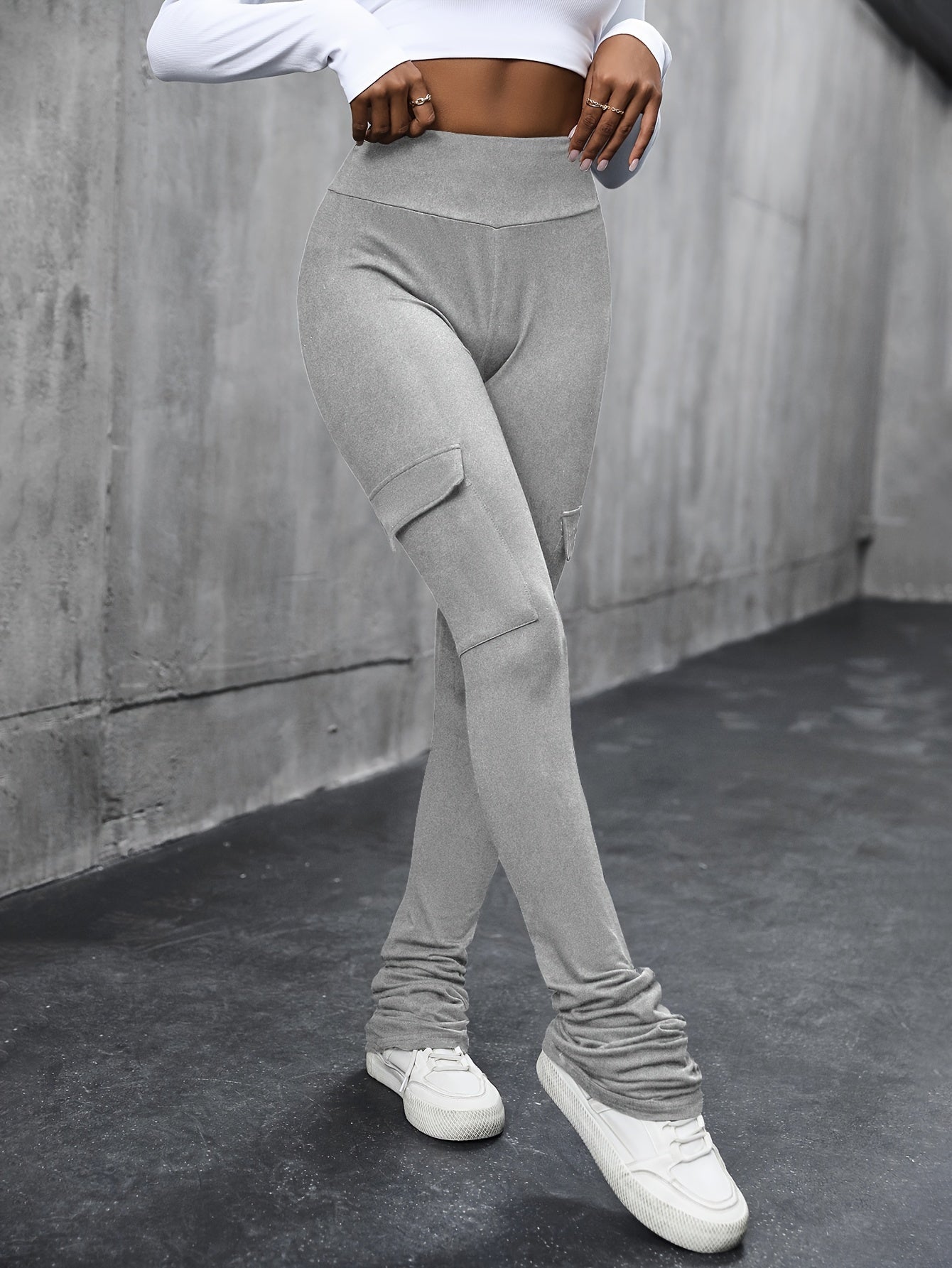 Flared Cargo Pants – Women’s Fitted High-Stretch Trousers with Pockets