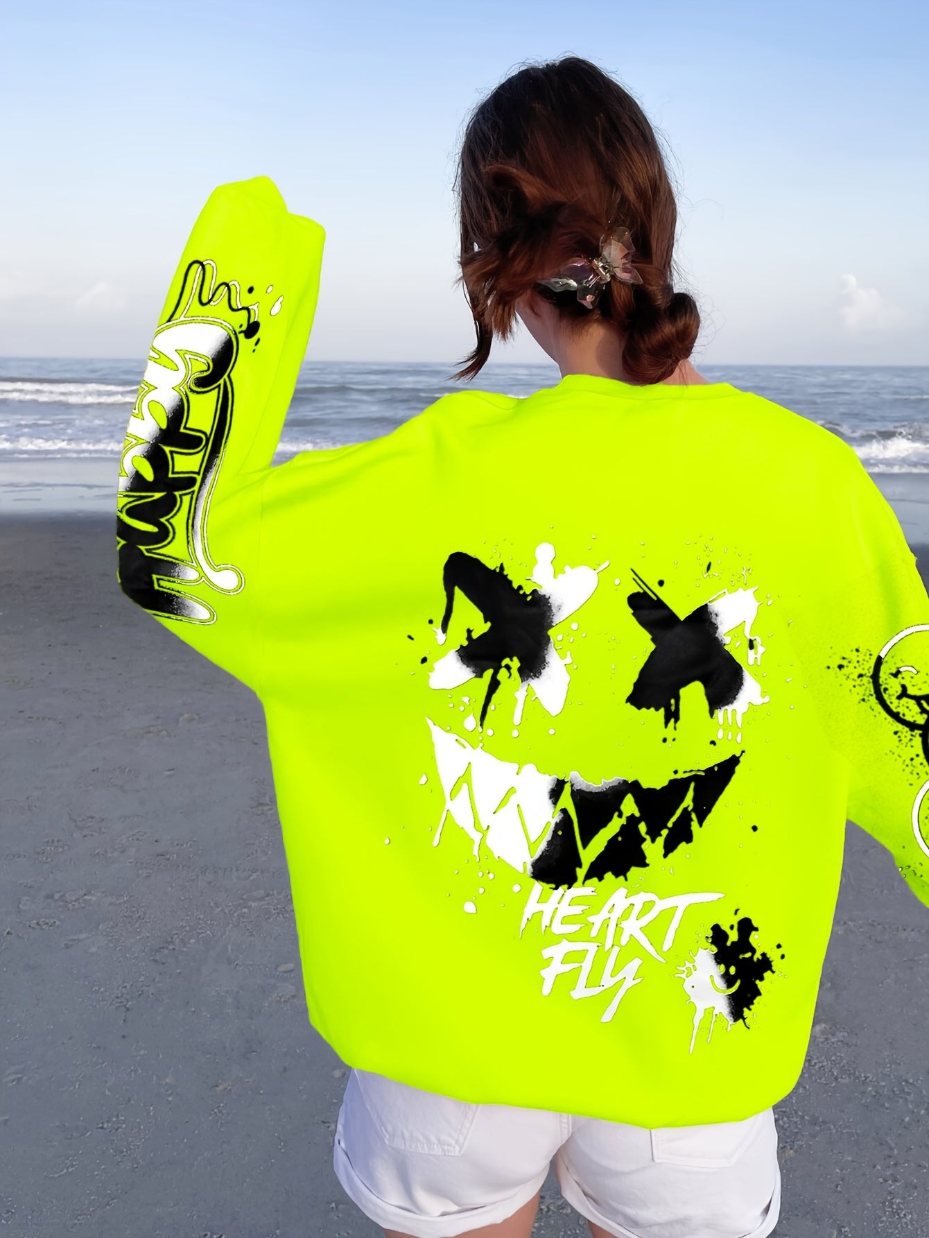 Women’s Graffiti Letter Sweatshirt – Black Artistic Fall/Winter Pullover