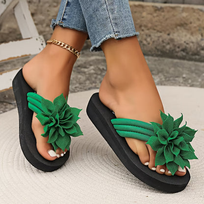 Sandales fleuries à coupe large pour femmes – Tongs plates et décontractées