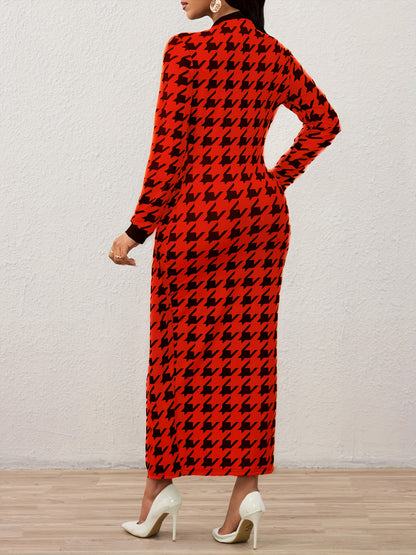 Vestido Ajustado de Cuello Alto con Estampado de Pata de Gallo – Elegante Vestido de Punto de Manga Larga