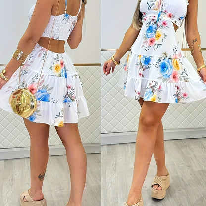 Mini-robe florale à épaules dénudées et froncées – Style plage à fines bretelles