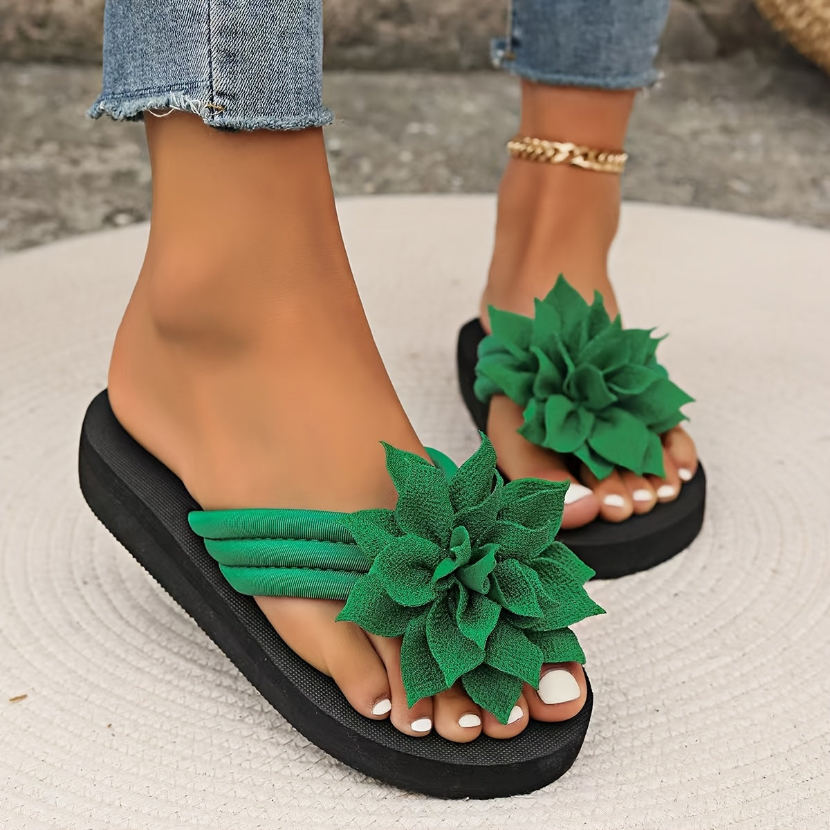 Sandales fleuries à coupe large pour femmes – Tongs plates et décontractées