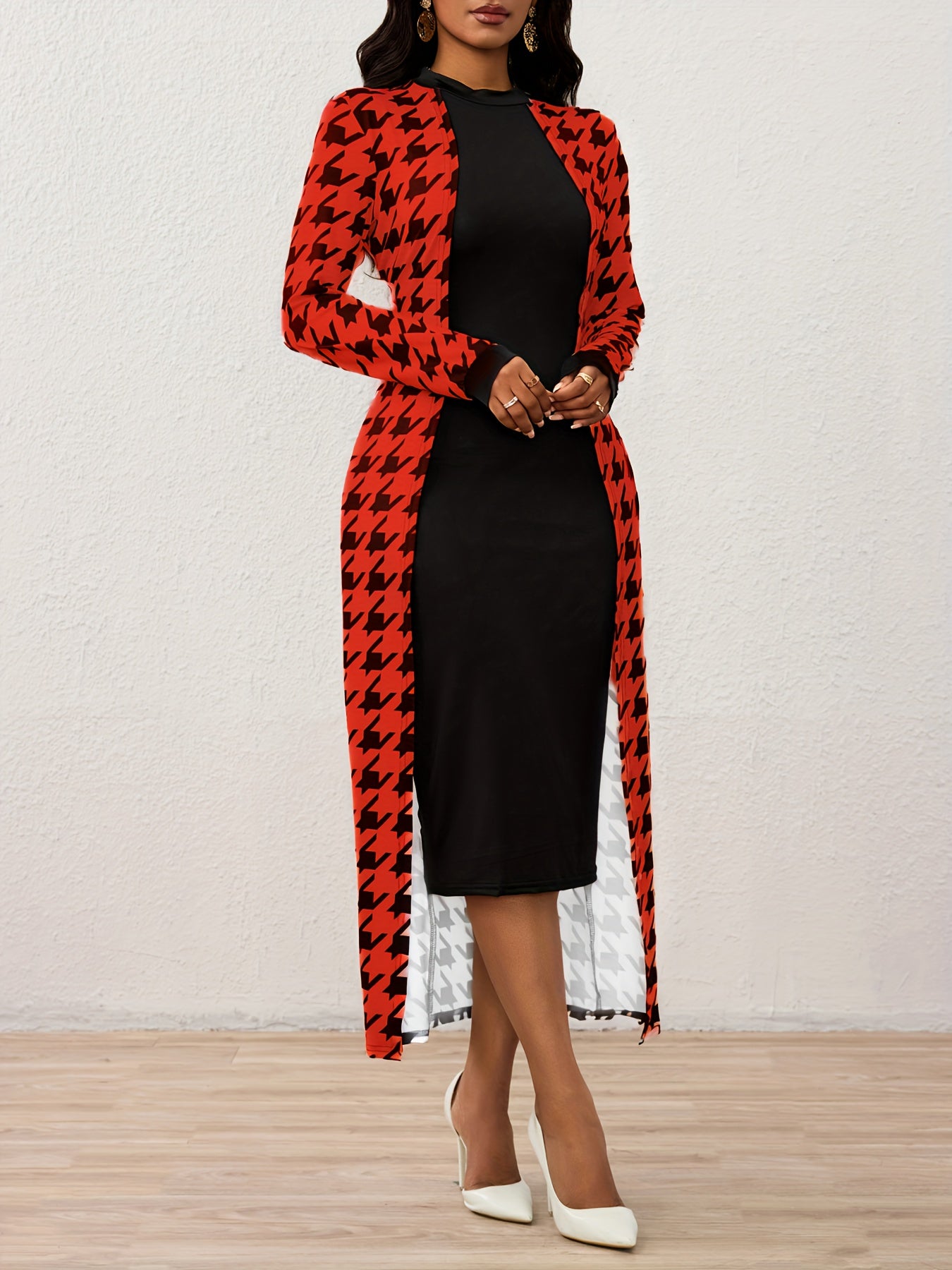 Vestido Ajustado de Cuello Alto con Estampado de Pata de Gallo – Elegante Vestido de Punto de Manga Larga