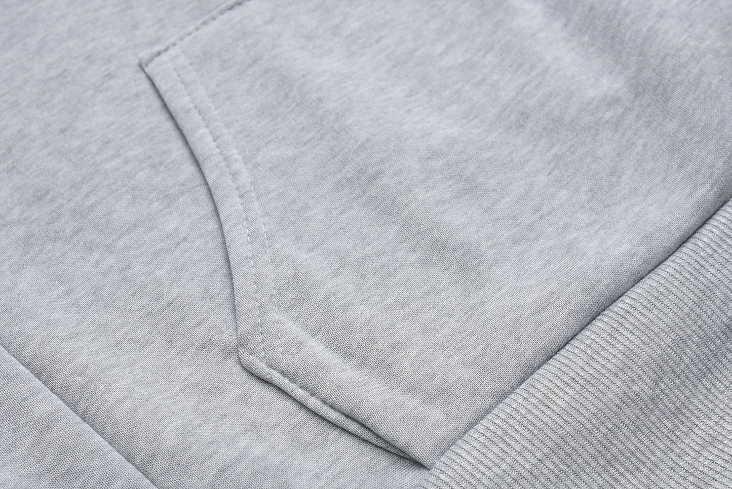 CloudSoft™ Women’s Loose Pullover Hoodie – Effortless Comfort Meets Everyday Style