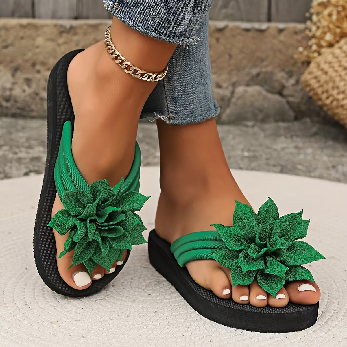 Sandales fleuries à coupe large pour femmes – Tongs plates et décontractées