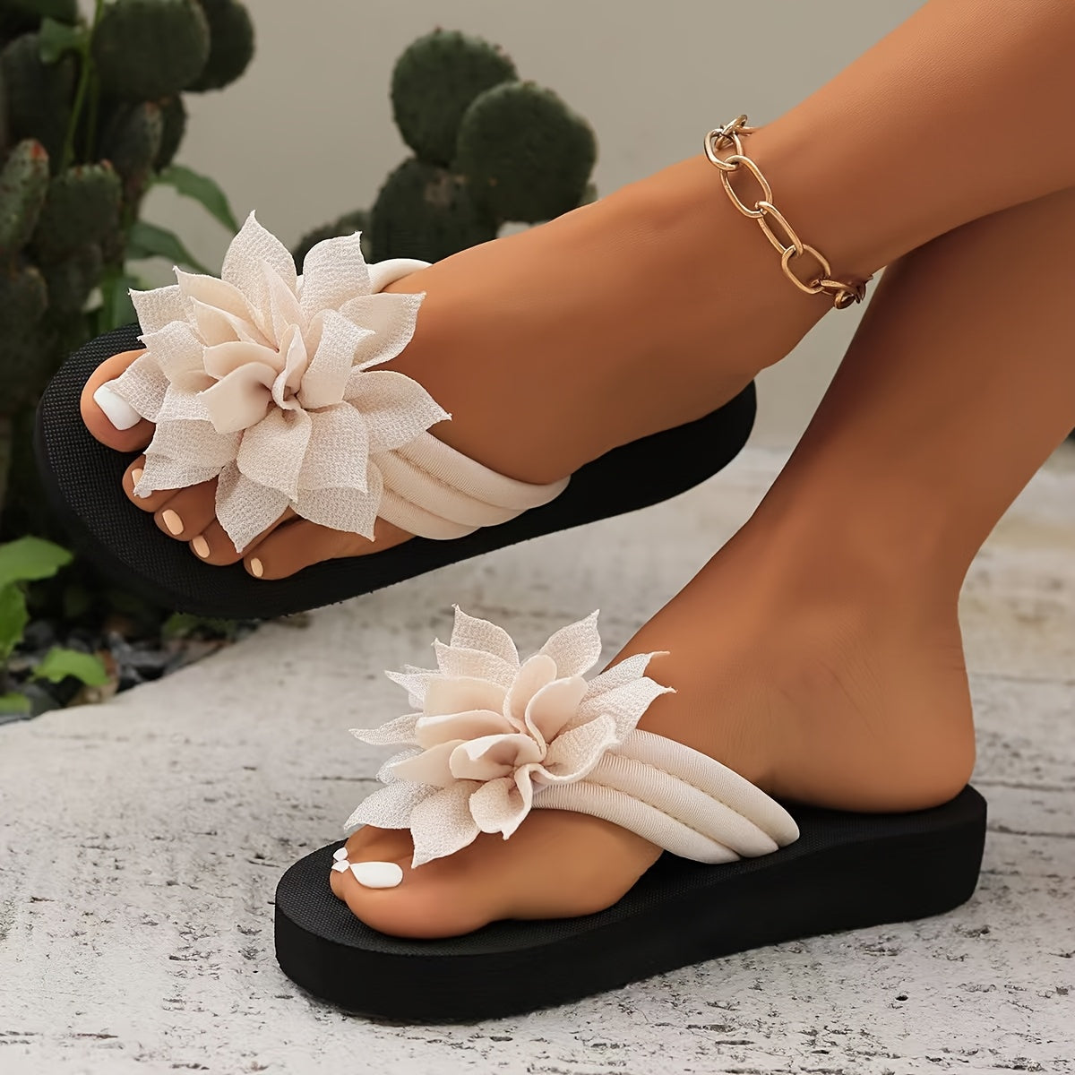 Sandales fleuries à coupe large pour femmes – Tongs plates et décontractées