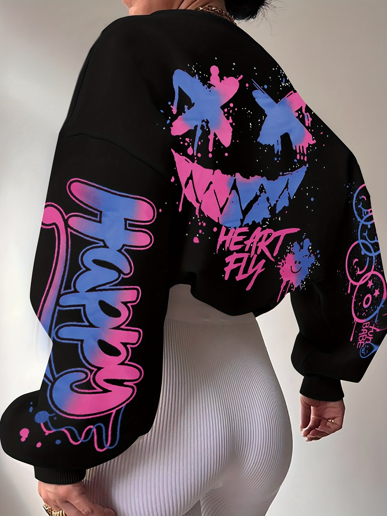 Women’s Graffiti Letter Sweatshirt – Black Artistic Fall/Winter Pullover