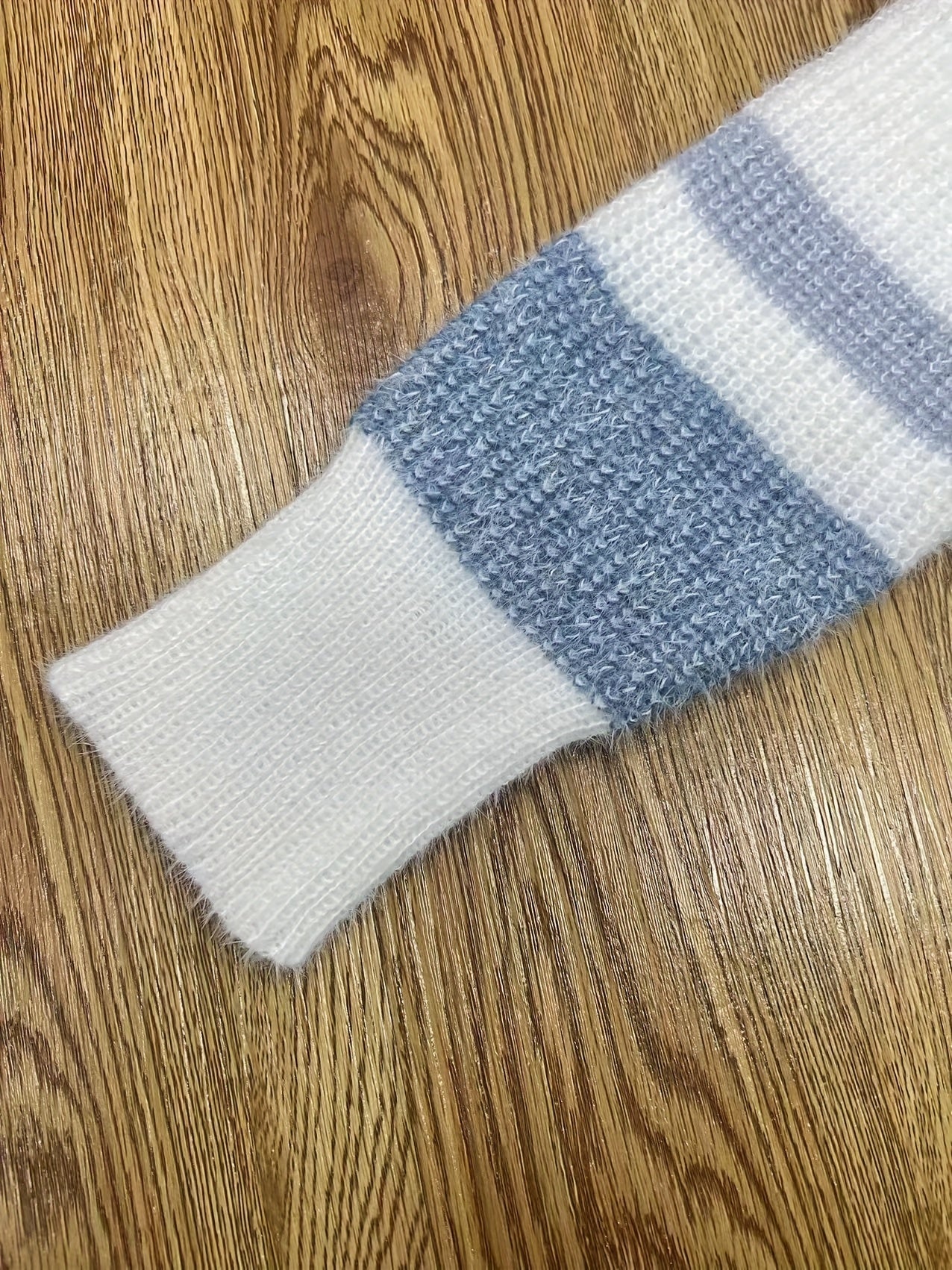 Women’s Plush Color-Block Sweater – Soft Fleece Pullover for Fall/Winter