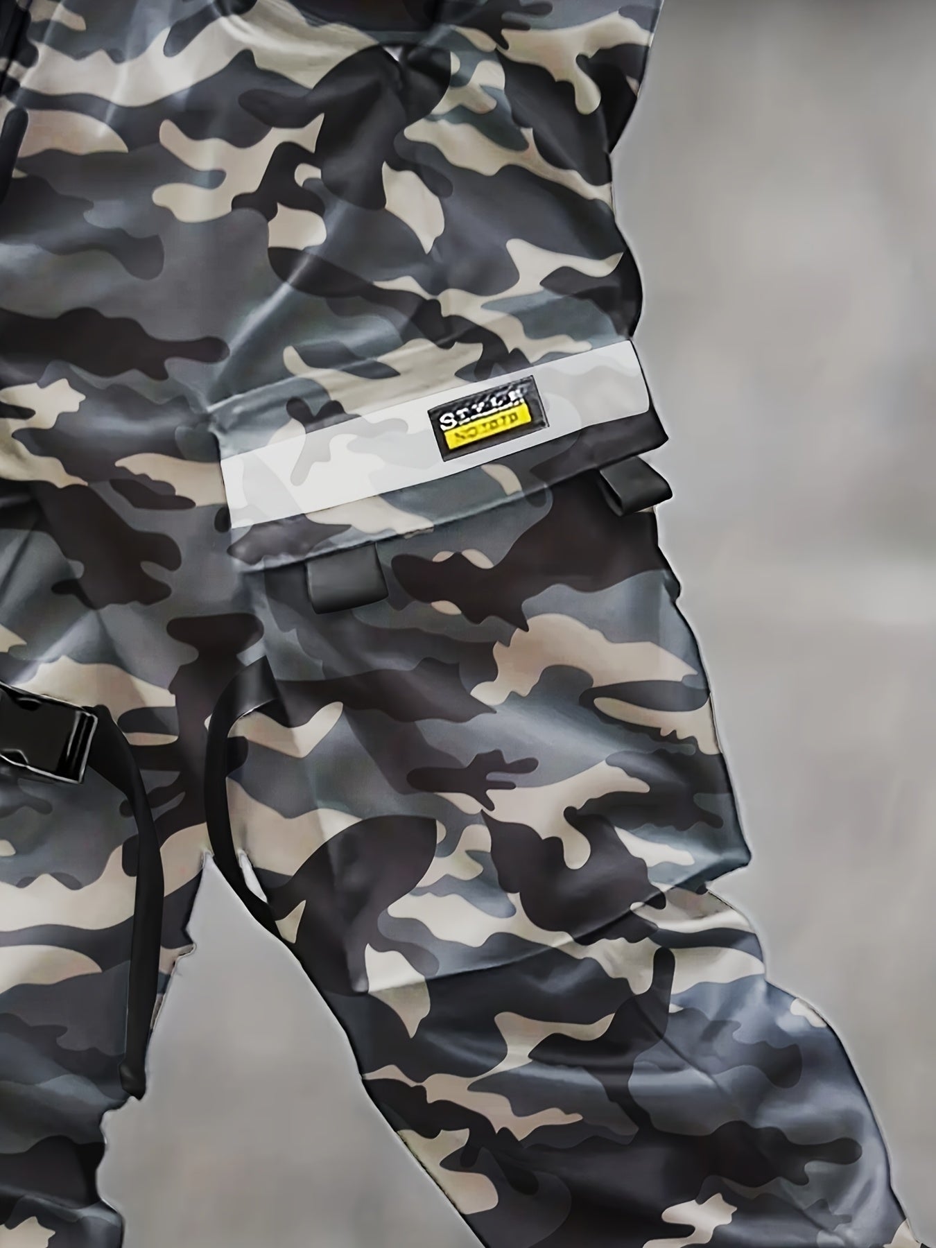 Men’s Camouflage Cargo Pants – Multi-Pocket Loose Street Trousers