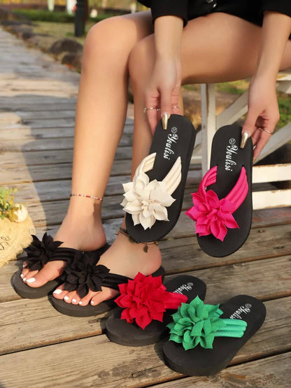 Sandales fleuries à coupe large pour femmes – Tongs plates et décontractées